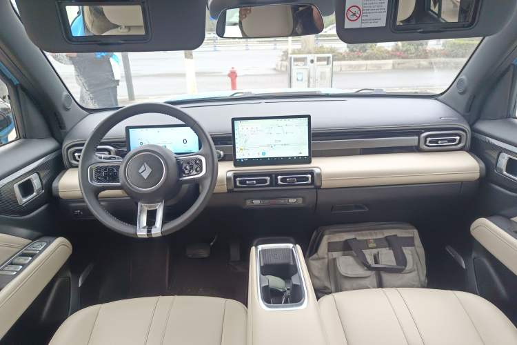 Used Baojun Spark EUV 2024 Prestige Edition 4 Seats Center Console