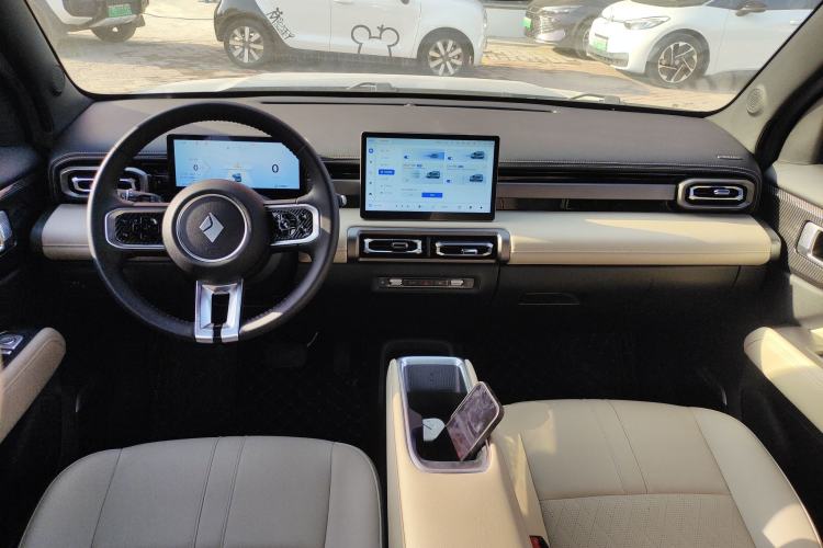 Used Baojun Spark EUV 2024 Prestige Edition 4 Seats Center Console