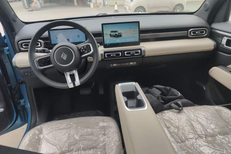 Used Baojun Spark EUV 2024 Prestige Edition 4 Seats Center Console