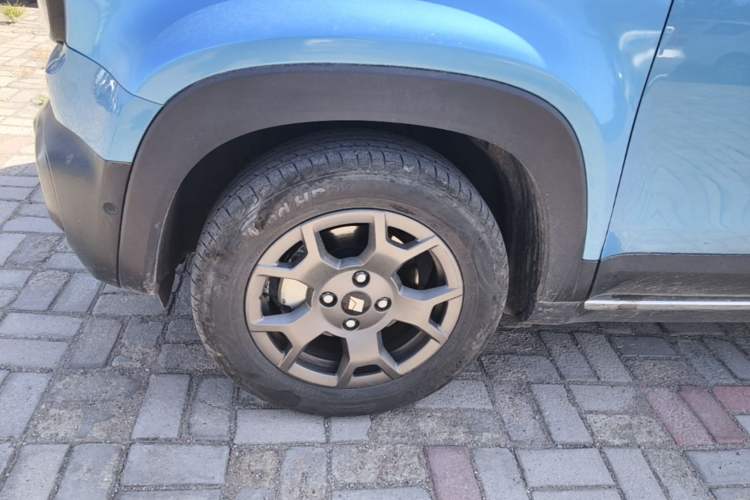 Used Baojun Spark EUV 2024 Prestige Edition 4 Seats Left Front Wheel Hub