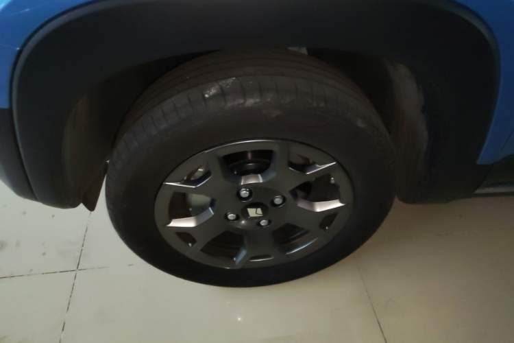 Used Baojun Spark EUV 2024 Flagship Edition 4 Seats Left Front Wheel Hub