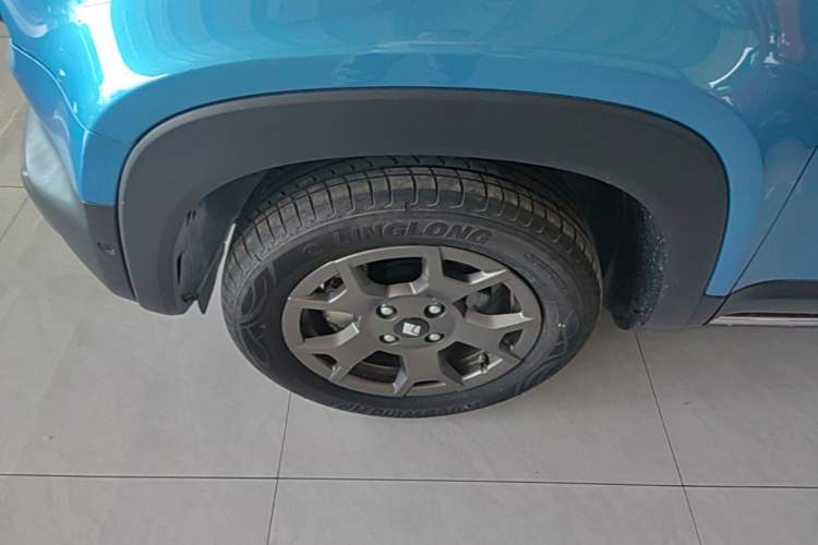 Used Baojun Spark EUV 2024 Prestige Edition 4 Seats Left Front Wheel Hub