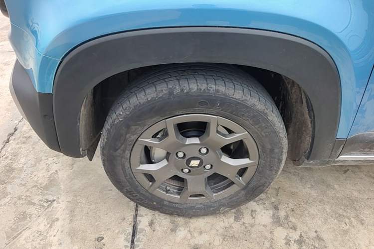 Used Baojun Spark EUV 2024 Prestige Edition 4 Seats Left Front Wheel Hub