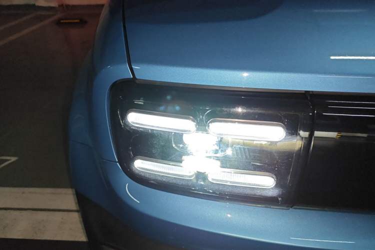 Used Baojun Spark EUV 2024 Prestige Edition 4 Seats Right Front Headlight