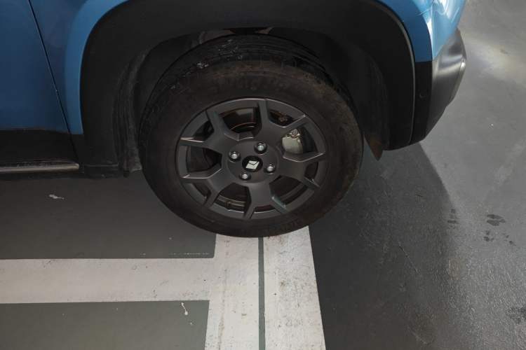 Used Baojun Spark EUV 2024 Prestige Edition 4 Seats Right Front Wheel Hub