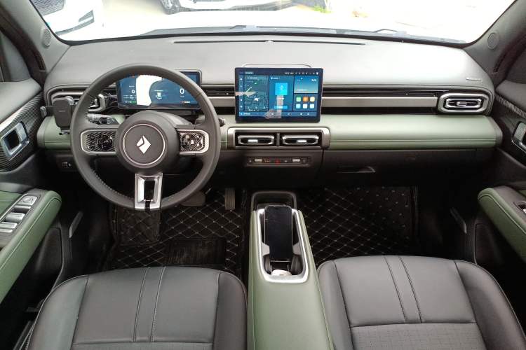 Used Baojun Spark EUV 2024 Flagship Edition 4 Seats Center Console