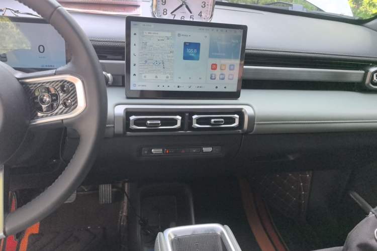 Used Baojun Spark EUV 2024 Flagship Edition 4 Seats Audio And AC Panel