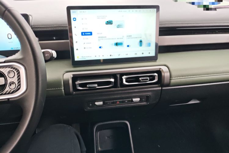Used Baojun Spark EUV 2024 Prestige Edition 4 Seats Audio And AC Panel