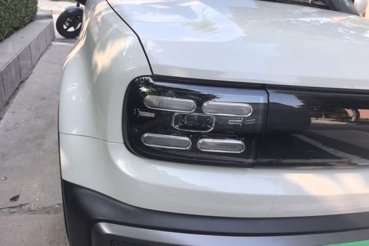 Used Baojun Spark EUV 2024 Flagship Edition 4 Seats Right Front Headlight