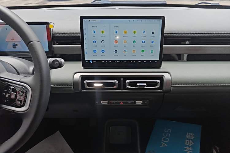 Used Baojun Spark EUV 2024 Prestige Edition 4 Seats Audio And AC Panel