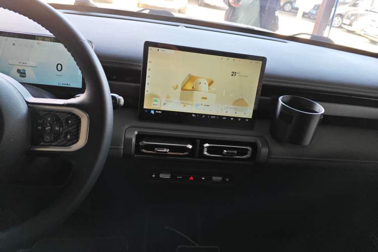 Used Baojun Spark EUV 2024 Flagship Edition 4 Seats Audio And AC Panel