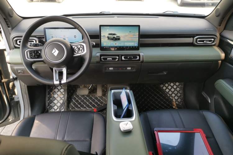 Used Baojun Spark EUV 2024 Prestige Edition 4 Seats Center Console