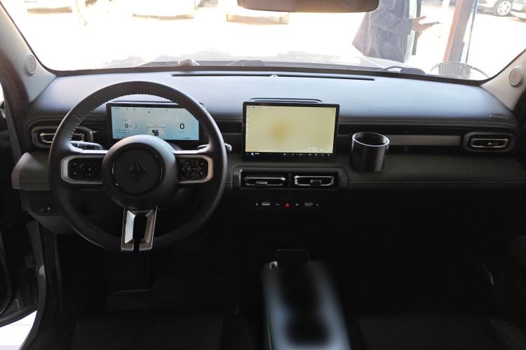 Used Baojun Spark EUV 2024 Flagship Edition 4 Seats Center Console