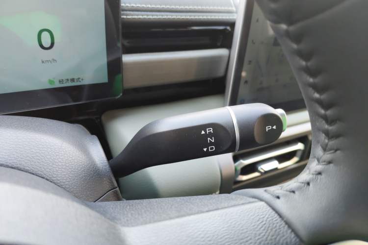 Used Baojun Spark EUV 2024 Prestige Edition 4 Seats Gear Lever