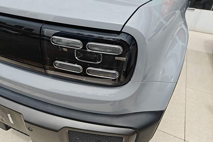 Used Baojun Spark EUV 2024 Prestige Edition 4 Seats Left Front Headlight