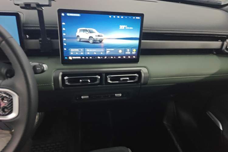 Used Baojun Spark EUV 2024 Prestige Edition 4 Seats Audio And AC Panel