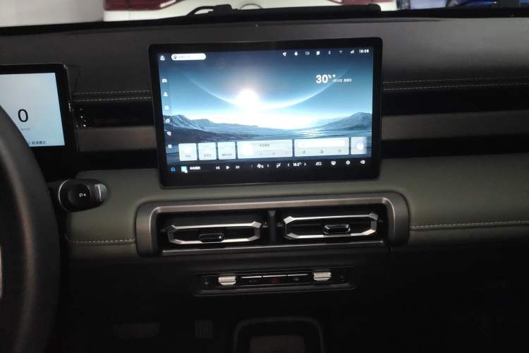 Used Baojun Spark EUV 2024 Prestige Edition 4 Seats Audio And AC Panel