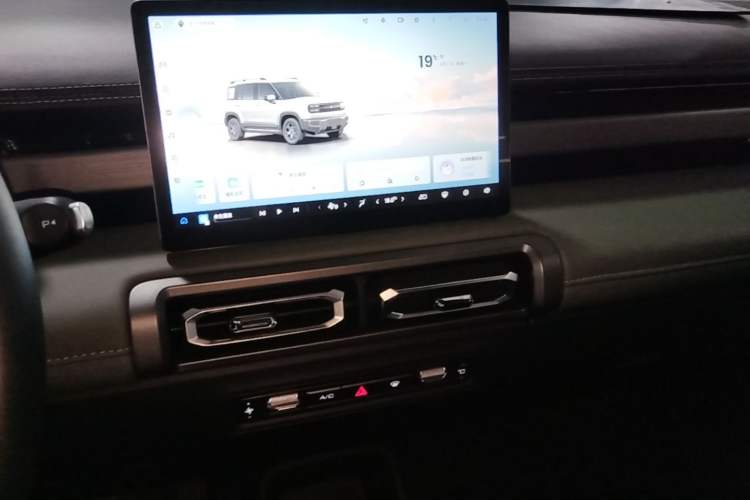 Used Baojun Spark EUV 2024 Prestige Edition 4 Seats Audio And AC Panel