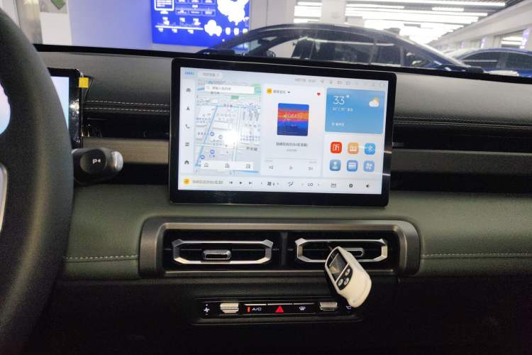 Used Baojun Spark EUV 2024 Prestige Edition 4 Seats Audio And AC Panel