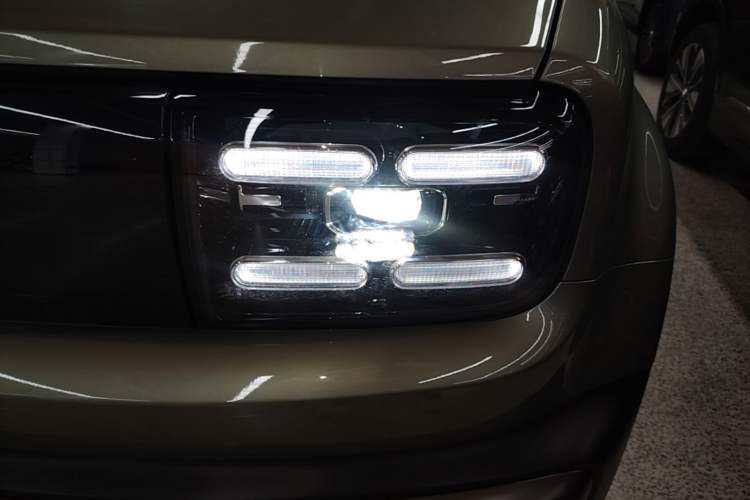 Used Baojun Spark EUV 2024 Flagship Edition 4 Seats Left Front Headlight