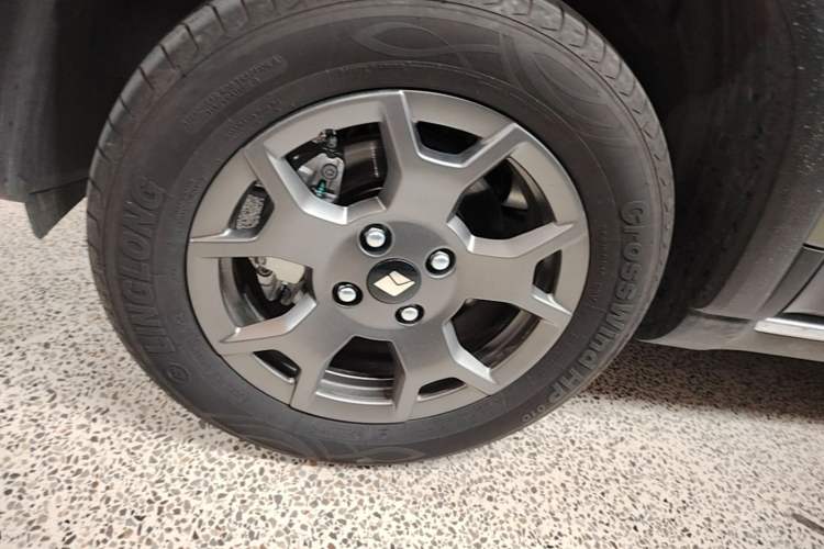 Used Baojun Spark EUV 2024 Flagship Edition 4 Seats Left Front Wheel Hub