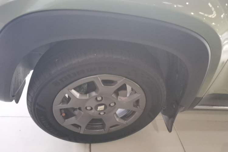 Used Baojun Spark EUV 2024 Flagship Edition 4 Seats Left Front Wheel Hub