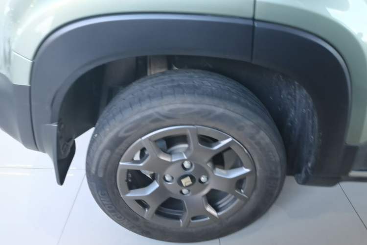 Used Baojun Spark EUV 2024 Flagship Edition 4 Seats Right Rear Wheel Hub