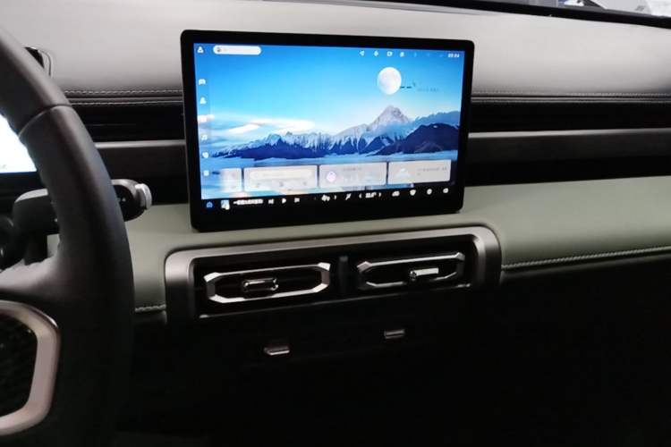 Used Baojun Spark EUV 2024 Prestige Edition 4 Seats Audio And AC Panel