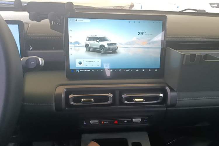 Used Baojun Spark EUV 2024 Flagship Edition 4 Seats Audio And AC Panel