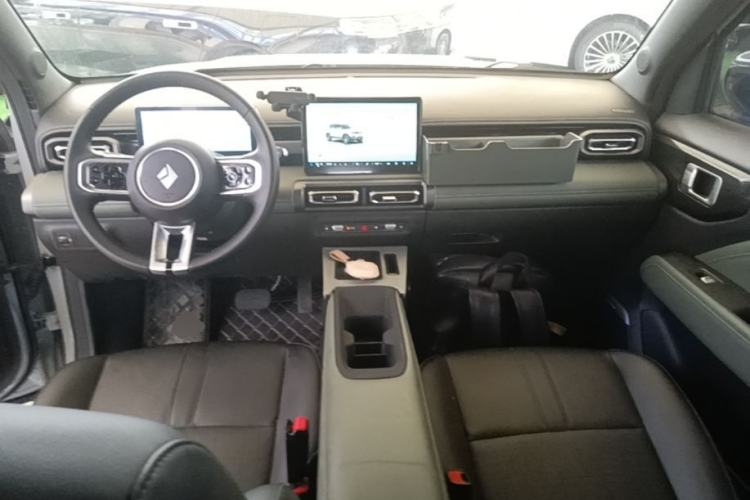 Used Baojun Spark EUV 2024 Flagship Edition 4 Seats Center Console