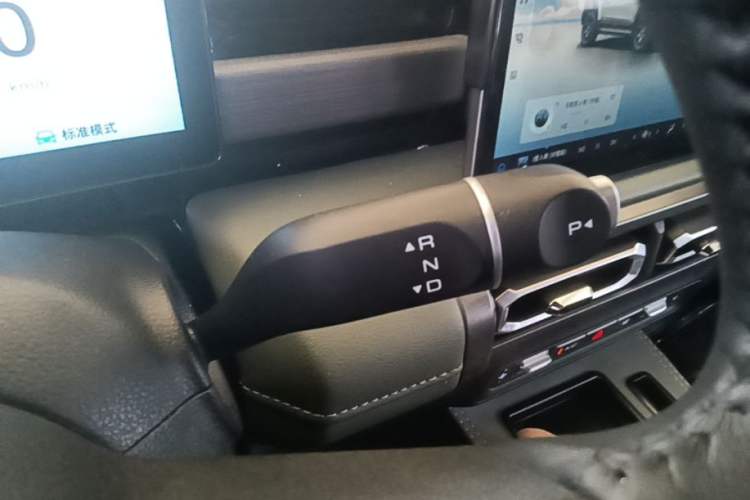 Used Baojun Spark EUV 2024 Flagship Edition 4 Seats Gear Lever