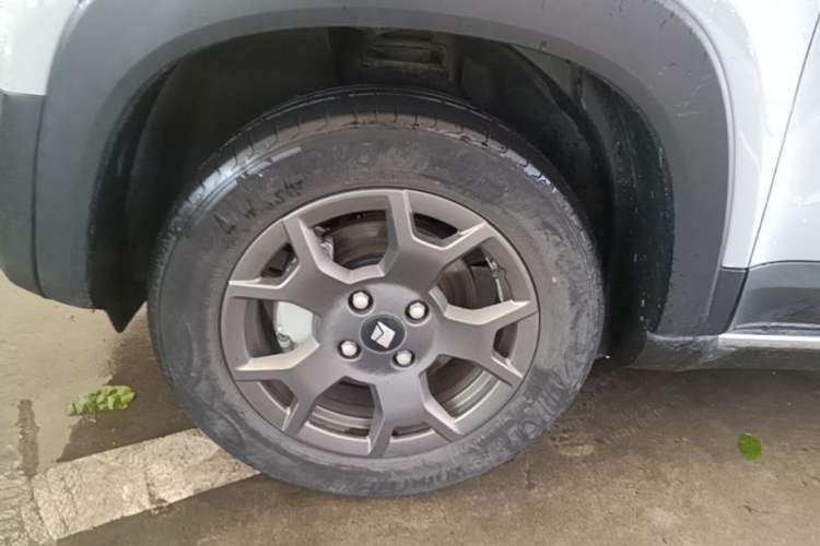 Used Baojun Spark EUV 2024 Flagship Edition 4 Seats Left Front Wheel Hub