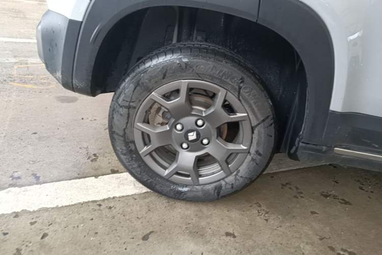 Used Baojun Spark EUV 2024 Flagship Edition 4 Seats Right Rear Wheel Hub