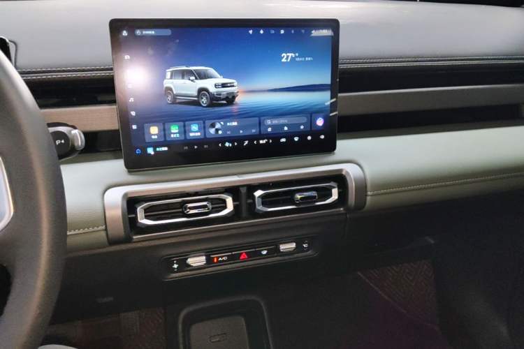 Used Baojun Spark EUV 2024 Prestige Edition 4 Seats Audio And AC Panel