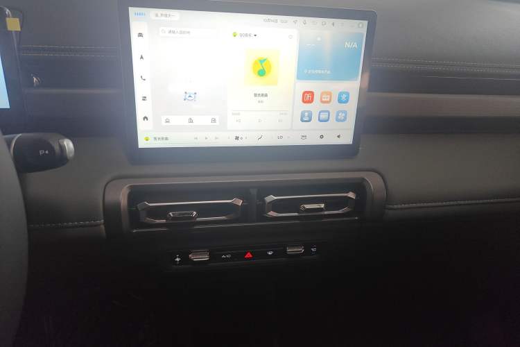 Used Baojun Spark EUV 2024 Prestige Edition 4 Seats Audio And AC Panel