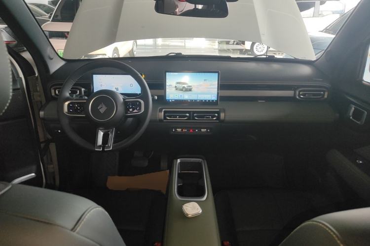 Used Baojun Spark EUV 2024 Flagship Edition 4 Seats Center Console