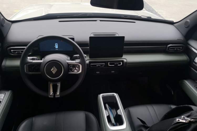 Used Baojun Spark EUV 2024 Prestige Edition 4 Seats Center Console