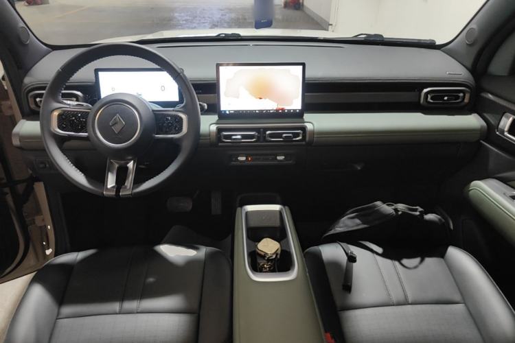 Used Baojun Spark EUV 2024 Flagship Edition 4 Seats Center Console