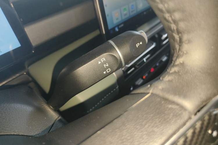 Used Baojun Spark EUV 2024 Flagship Edition 4 Seats Gear Lever