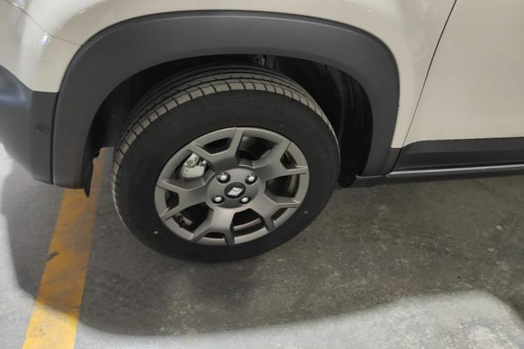 Used Baojun Spark EUV 2024 Flagship Edition 4 Seats Left Front Wheel Hub
