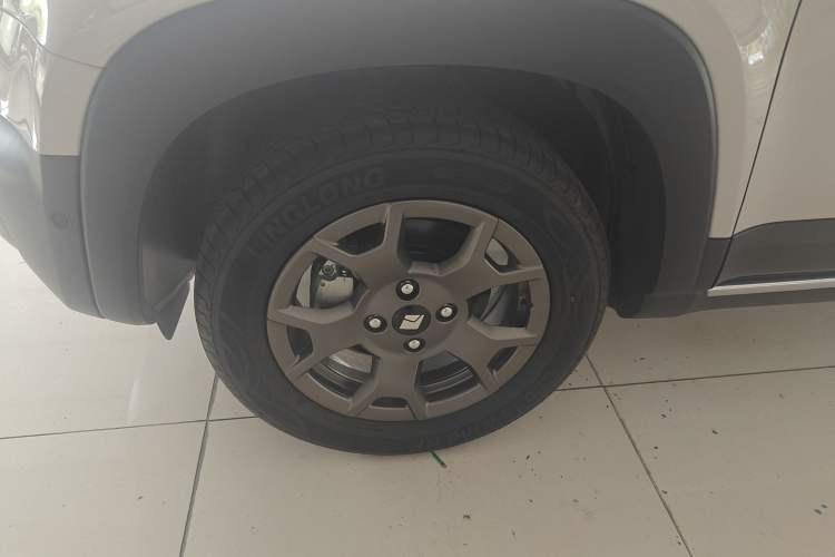 Used Baojun Spark EUV 2024 Prestige Edition 4 Seats Left Front Wheel Hub