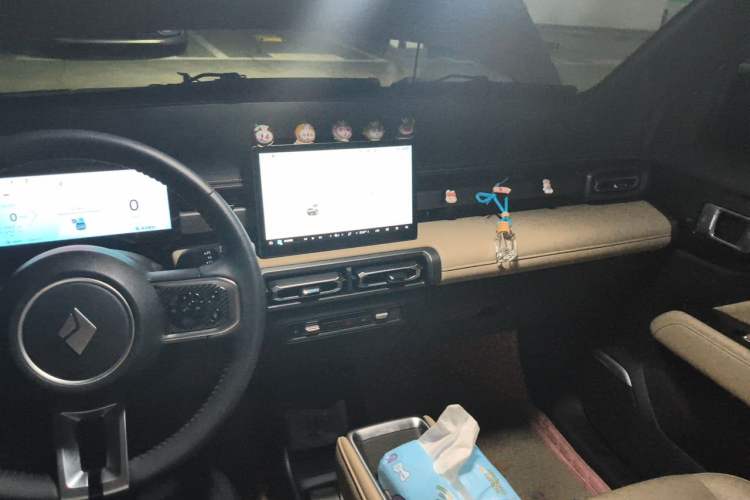 Used Baojun Spark EUV 2024 Prestige Edition 4 Seats Audio And AC Panel