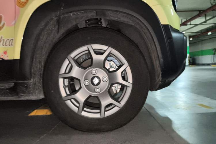 Used Baojun Spark EUV 2024 Prestige Edition 4 Seats Right Front Wheel Hub