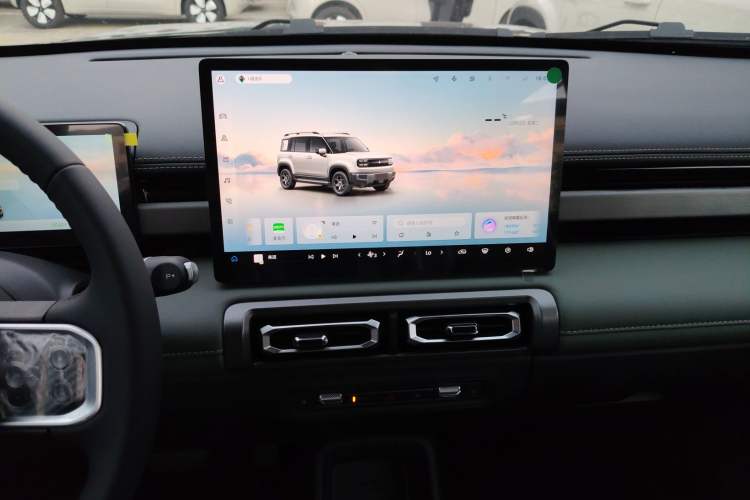 Used Baojun Spark EUV 2025 Flagship Edition 5 Seats Audio And AC Panel
