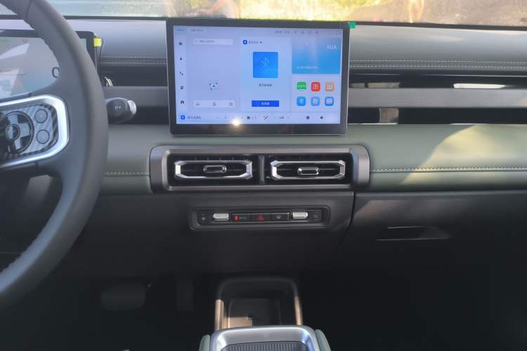 Used Baojun Spark EUV 2025 Flagship Edition 5 Seats Audio And AC Panel