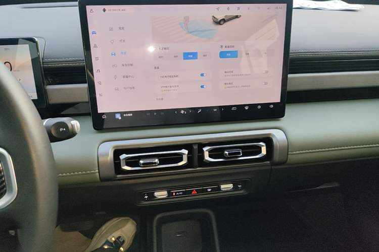 Used Baojun Spark EUV 2025 Flagship Edition 5 Seats Audio And AC Panel