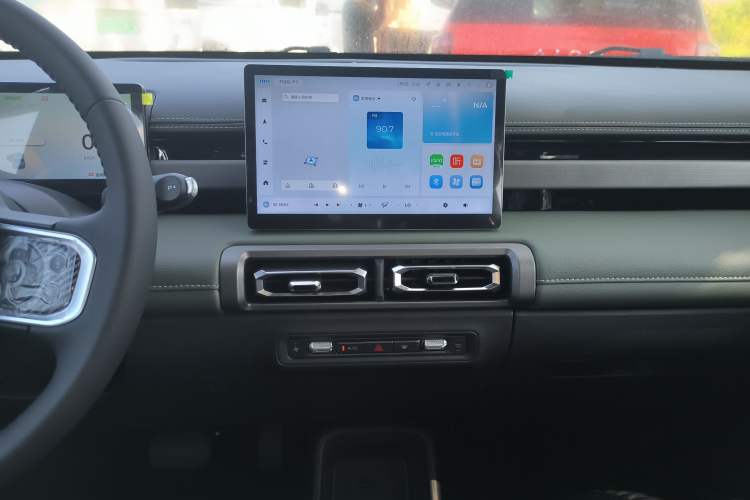 Used Baojun Spark EUV 2025 Flagship Edition 5 Seats Audio And AC Panel