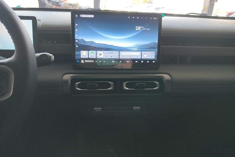 Used Baojun Spark EUV 2025 Flagship Edition 5 Seats Audio And AC Panel