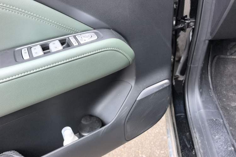 Used Baojun Spark EUV 2025 Flagship Edition 5 Seats Audio And AC Panel