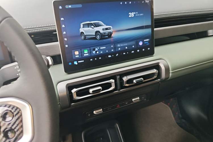 Used Baojun Spark EUV 2025 Flagship Edition 5 Seats Audio And AC Panel